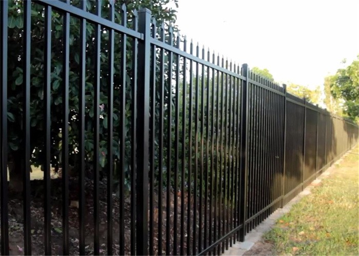 Diplomat Fence: A Blend of Elegance and Security 