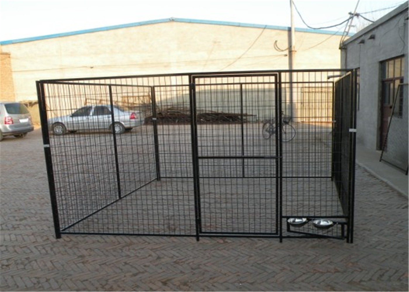 Metal Dog Kennel: Outdoor Solution for Pets