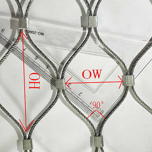Flexible stainless steel cable mesh with coloured surface