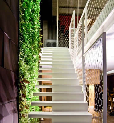 2e61c9dc1aa7a4f8761da7f6f925 White stair with rope mesh infill