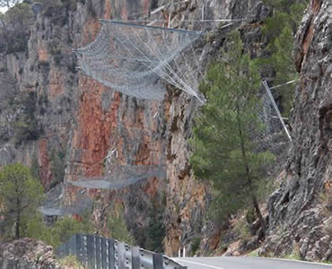 Vertical installation of SNS Wire Rope Slope Protection Mesh