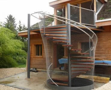 3d25212e2be876f8193f40e6ca89 Balcony cable mesh installed along stair