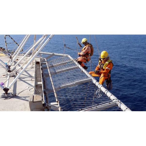 Lightweight mesh simplifies handling and installation.