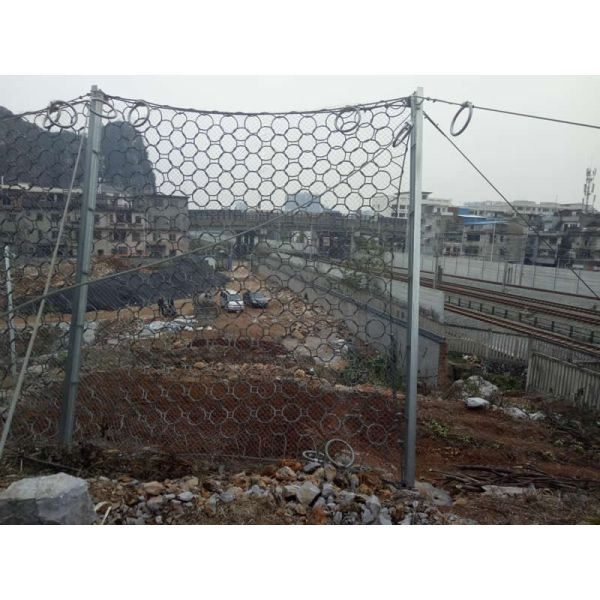 Reinforced edge of rockfall netting