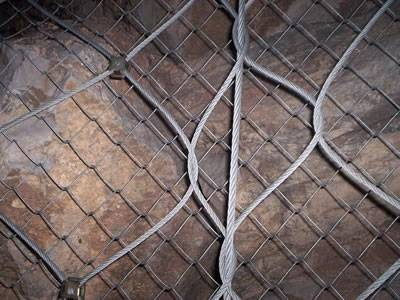 Steel wire sewing rope connecting neighbouring steel wire rope nets