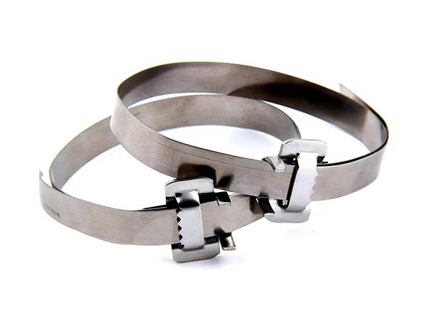 Stainless steel tie strap used for helideck net connection