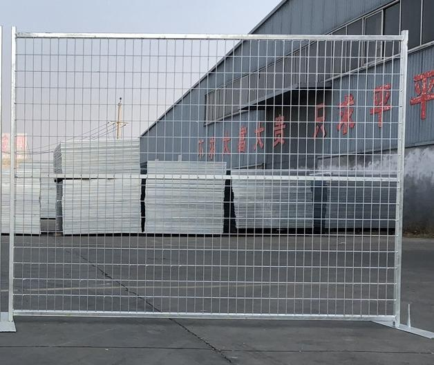 Hot dip galvanized temporary construction fencing panels