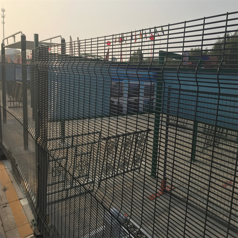 358 Fence Panel: 10 Brutal Traps + The Powerful POLYMETAL